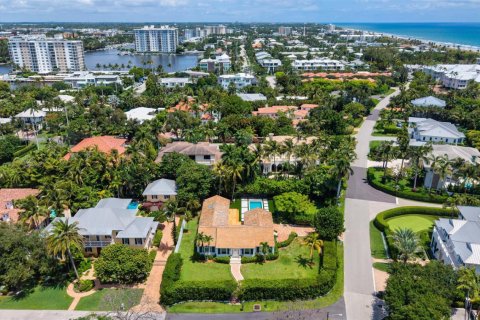 House in Delray Beach, Florida 4 bedrooms, 288 sq.m. № 2170088 - photo 2