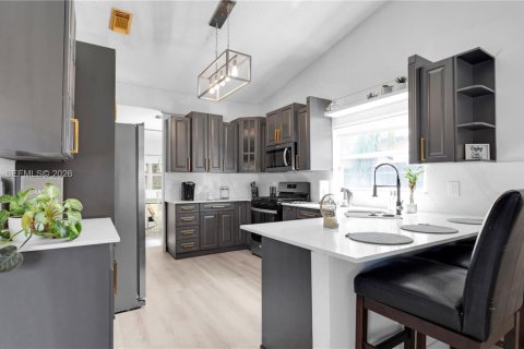 Villa ou maison à vendre à Miami, Floride: 3 chambres, 204.57 m2 № 2191297 - photo 17