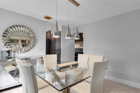 Villa ou maison à vendre à Miami, Floride: 3 chambres, 204.57 m2 № 2191297 - photo 9