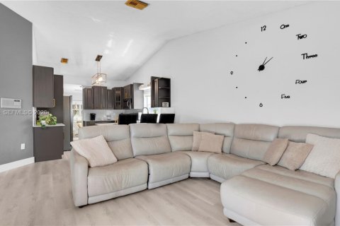 Villa ou maison à vendre à Miami, Floride: 3 chambres, 204.57 m2 № 2191297 - photo 18