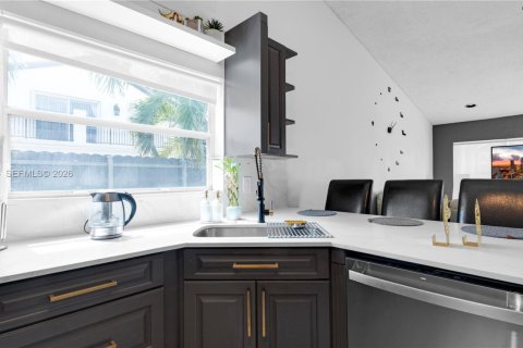 Villa ou maison à vendre à Miami, Floride: 3 chambres, 204.57 m2 № 2191297 - photo 16