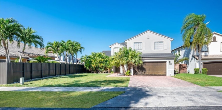 Villa ou maison à Miami, Floride 3 chambres, 204.57 m2 № 2191297