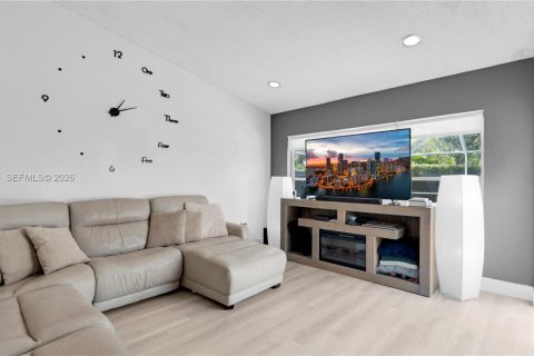 Villa ou maison à vendre à Miami, Floride: 3 chambres, 204.57 m2 № 2191297 - photo 19