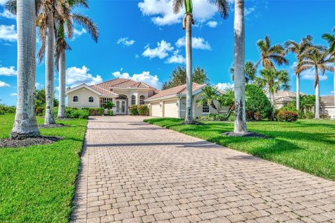 House in Port Charlotte, Florida 4 bedrooms, 280.29 sq.m. № 1894486 - photo 1