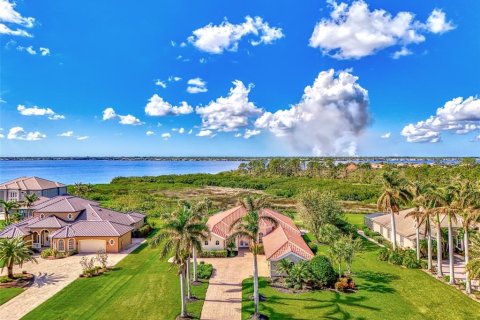 House in Port Charlotte, Florida 4 bedrooms, 280.29 sq.m. № 1894486 - photo 4