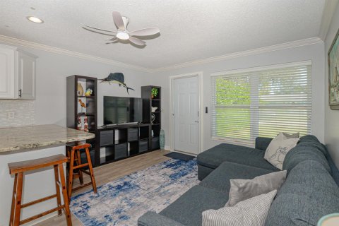 Villa ou maison à louer à Stuart, Floride: 2 chambres, 92.9 m2 № 2275385 - photo 3