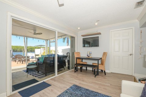 Villa ou maison à louer à Stuart, Floride: 2 chambres, 92.9 m2 № 2275385 - photo 11