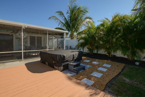 Villa ou maison à louer à Stuart, Floride: 2 chambres, 92.9 m2 № 2275385 - photo 29