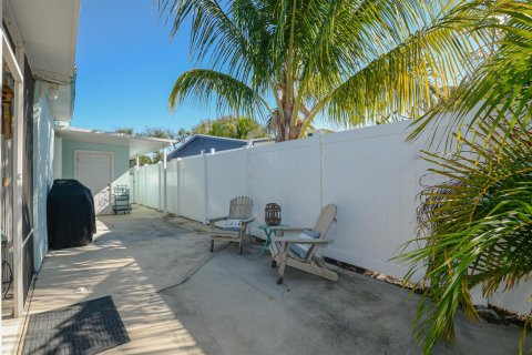 Villa ou maison à louer à Stuart, Floride: 2 chambres, 92.9 m2 № 2275385 - photo 25