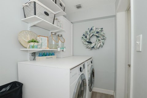 Villa ou maison à louer à Stuart, Floride: 2 chambres, 92.9 m2 № 2275385 - photo 15