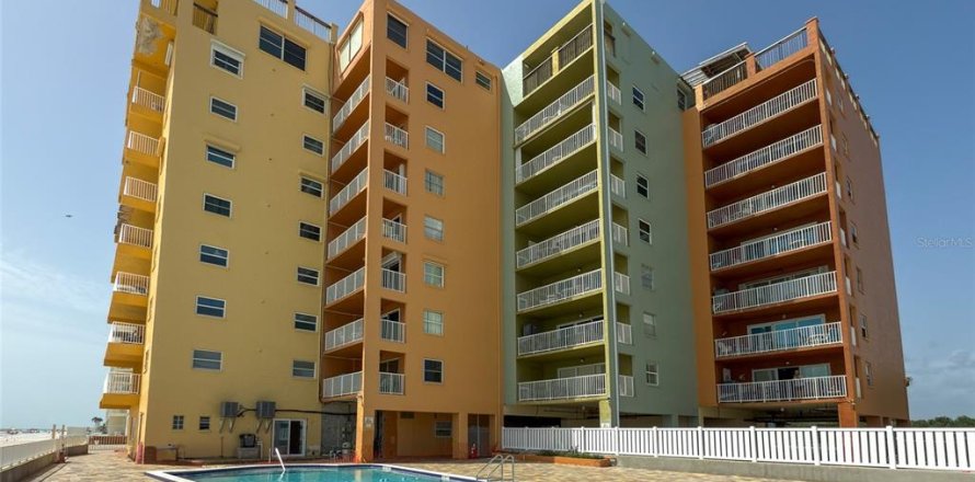 Condominio en Indian Shores, Florida, 2 dormitorios  № 1774849