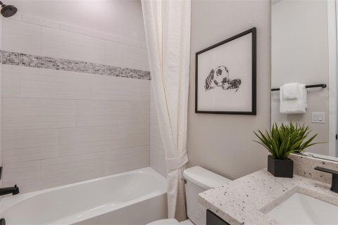 Casa en venta en Zephyrhills, Florida, 5 dormitorios, 242.85 m2 № 1597625 - foto 19