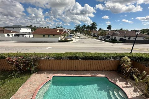 Villa ou maison à vendre à Miami, Floride: 4 chambres, 275.36 m2 № 1976713 - photo 4