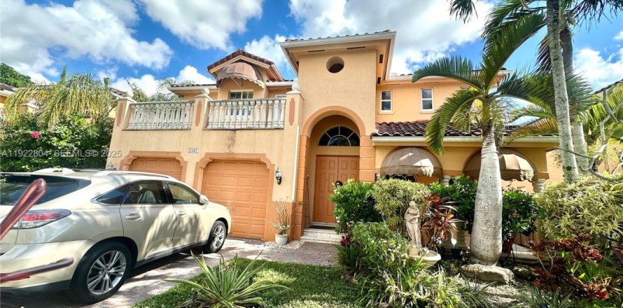 Villa ou maison à Miami, Floride 4 chambres, 275.36 m2 № 1976713