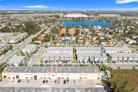 Townhouse in Homestead, Florida 4 bedrooms, 186.27 sq.m. № 1860158 - photo 9