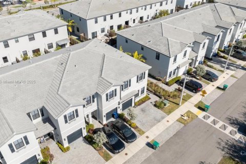 Townhouse in Homestead, Florida 4 bedrooms, 186.27 sq.m. № 1860158 - photo 13