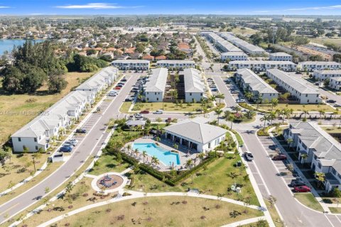 Townhouse in Homestead, Florida 4 bedrooms, 186.27 sq.m. № 1860158 - photo 6
