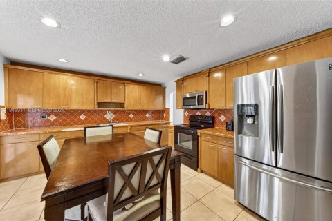 House in Miami, Florida 5 bedrooms, 280.29 sq.m. № 2007409 - photo 22