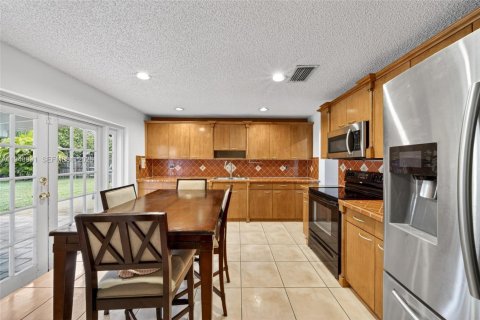 House in Miami, Florida 5 bedrooms, 280.29 sq.m. № 2007409 - photo 21