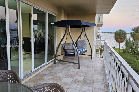 Condominio en venta en Miami, Florida, 2 dormitorios, 128.48 m2 № 2057945 - foto 19