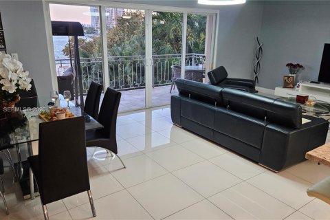Condominio en venta en Miami, Florida, 2 dormitorios, 128.48 m2 № 2057945 - foto 8
