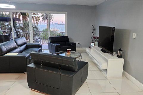 Кондоминиум с 2 спальнями в Майами, Флорида № 2057945