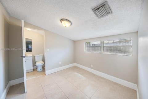 House in Hollywood, Florida 3 bedrooms № 1782095 - photo 21
