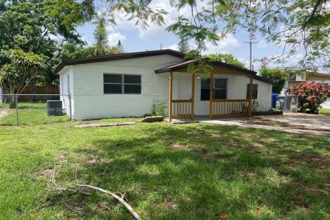 House in Hollywood, Florida 3 bedrooms № 1782095 - photo 1
