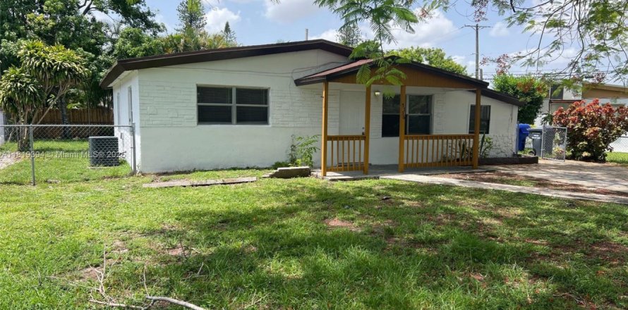 House in Hollywood, Florida 3 bedrooms № 1782095