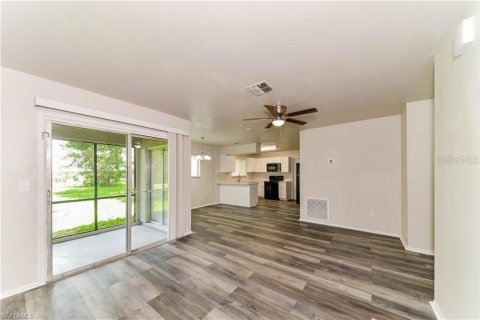 Villa ou maison à vendre à North Port, Floride: 3 chambres, 102.66 m2 № 1675489 - photo 4
