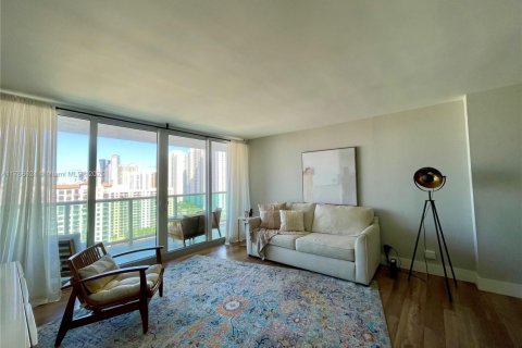 Appartement à louer à Sunny Isles Beach, Floride: 1 chambre, 92.07 m2 № 1861070 - photo 1
