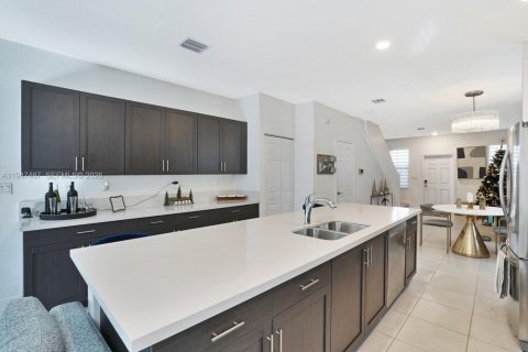 Купить таунхаус в Форт-Лодердейл, Флорида 4 спальни, 178.47м2, № 2005303 - фото 15