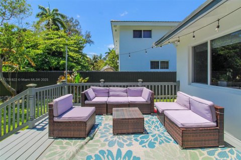 House in Miami, Florida 3 bedrooms, 111.48 sq.m. № 1861484 - photo 20