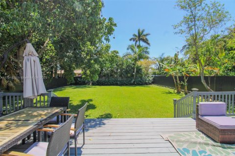 House in Miami, Florida 3 bedrooms, 111.48 sq.m. № 1861484 - photo 19