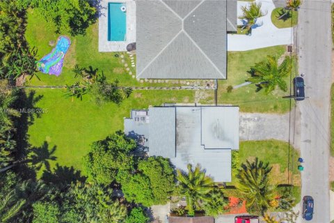 House in Miami, Florida 3 bedrooms, 111.48 sq.m. № 1861484 - photo 29