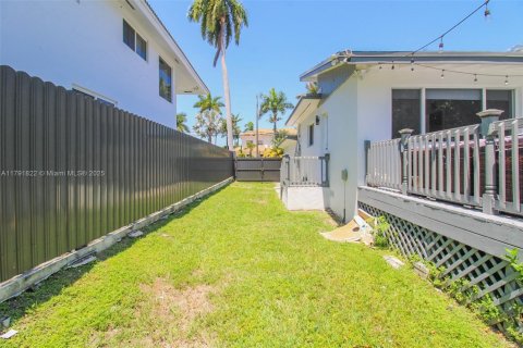 House in Miami, Florida 3 bedrooms, 111.48 sq.m. № 1861484 - photo 27