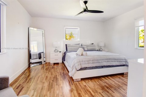 House in Miami, Florida 3 bedrooms, 111.48 sq.m. № 1861484 - photo 11