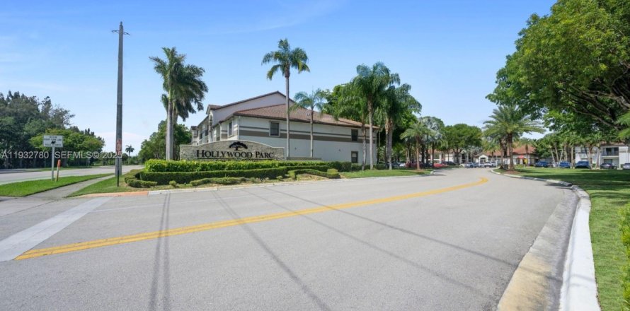 Кондоминиум с 1 спальней в Холливуд, Флорида № 1991657