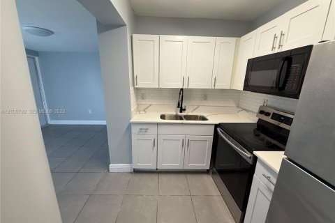 Duplex in Miami, Florida 3 bedrooms, 144.18 sq.m. № 2428380 - photo 4