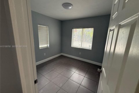 Duplex in Miami, Florida 3 bedrooms, 144.18 sq.m. № 2428380 - photo 16