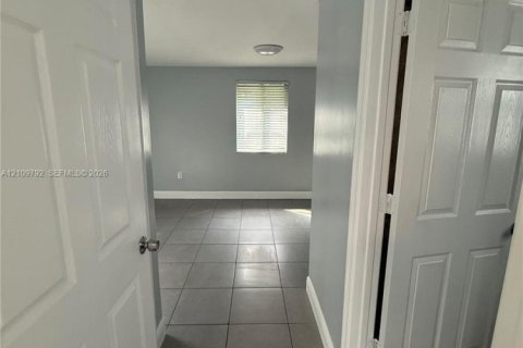 Duplex in Miami, Florida 3 bedrooms, 144.18 sq.m. № 2428380 - photo 9