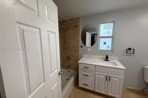 Duplex in Miami, Florida 3 bedrooms, 144.18 sq.m. № 2428380 - photo 5