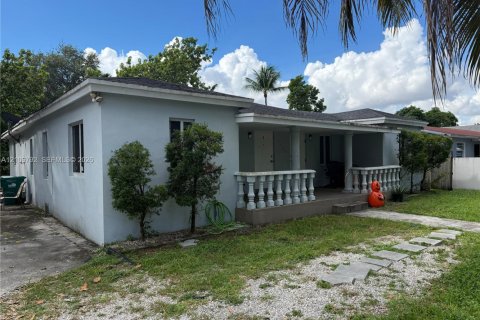 Duplex in Miami, Florida 3 bedrooms, 144.18 sq.m. № 2428380