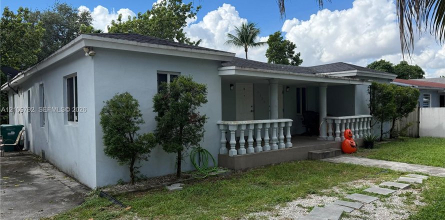 Duplex in Miami, Florida 3 bedrooms, 144.18 sq.m. № 2428380