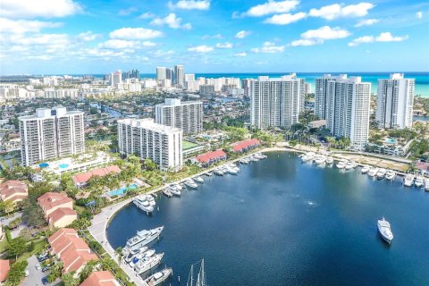 Condo in Aventura, Florida, 3 bedrooms  № 1868330 - photo 23