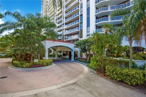 Condo in Aventura, Florida, 3 bedrooms  № 1868330 - photo 27