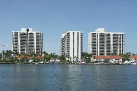 Condo in Aventura, Florida, 3 bedrooms  № 1868330 - photo 24