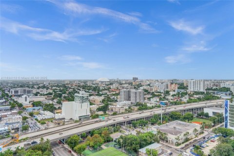 Condominio en venta en Miami, Florida, 2 dormitorios, 75.16 m2 № 1943132 - foto 11