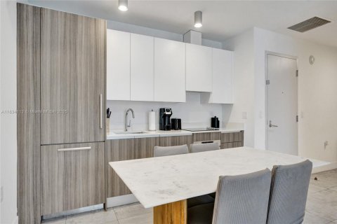 Condominio en venta en Miami, Florida, 2 dormitorios, 75.16 m2 № 1943132 - foto 16
