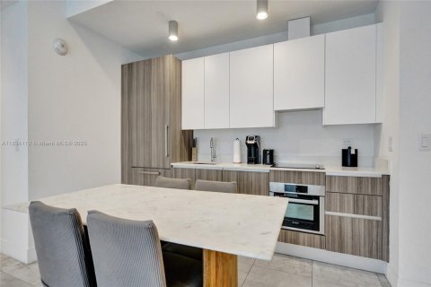Condominio en venta en Miami, Florida, 2 dormitorios, 75.16 m2 № 1943132 - foto 18